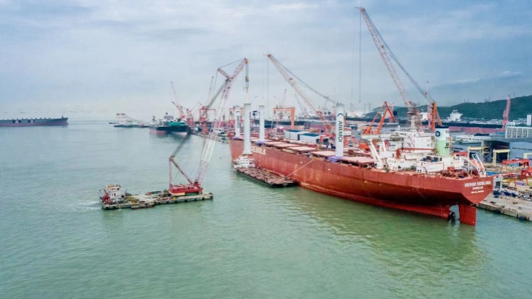 深圳迎來首艘20萬噸級改裝風帆船