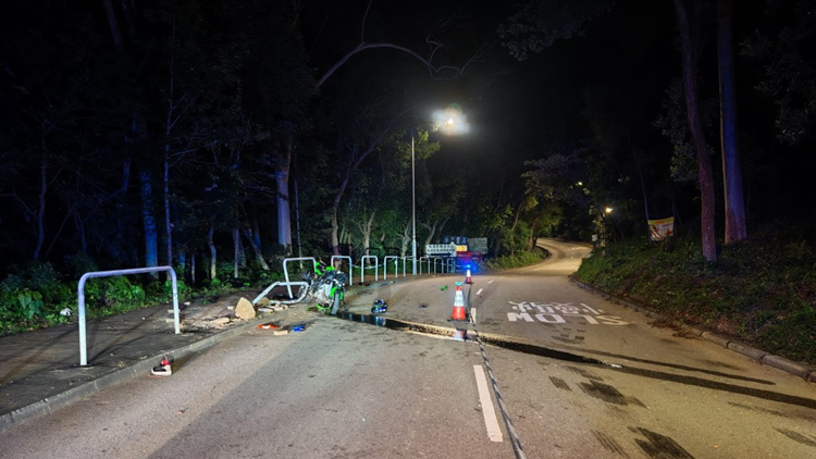 元朗大棠山道電單車疑失控撞向鐵欄 致1死1傷