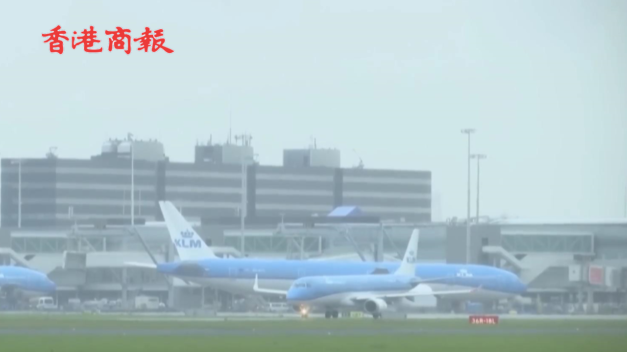 有片丨致命事故：荷蘭機場一人捲入飛機發動機身亡 遇難者疑為機組人員
