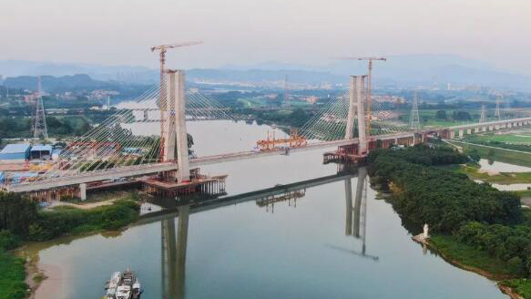 羅湖大望橋主拱順利合龍 7月有望通車 系深圳市區跨度最大的橋樑
