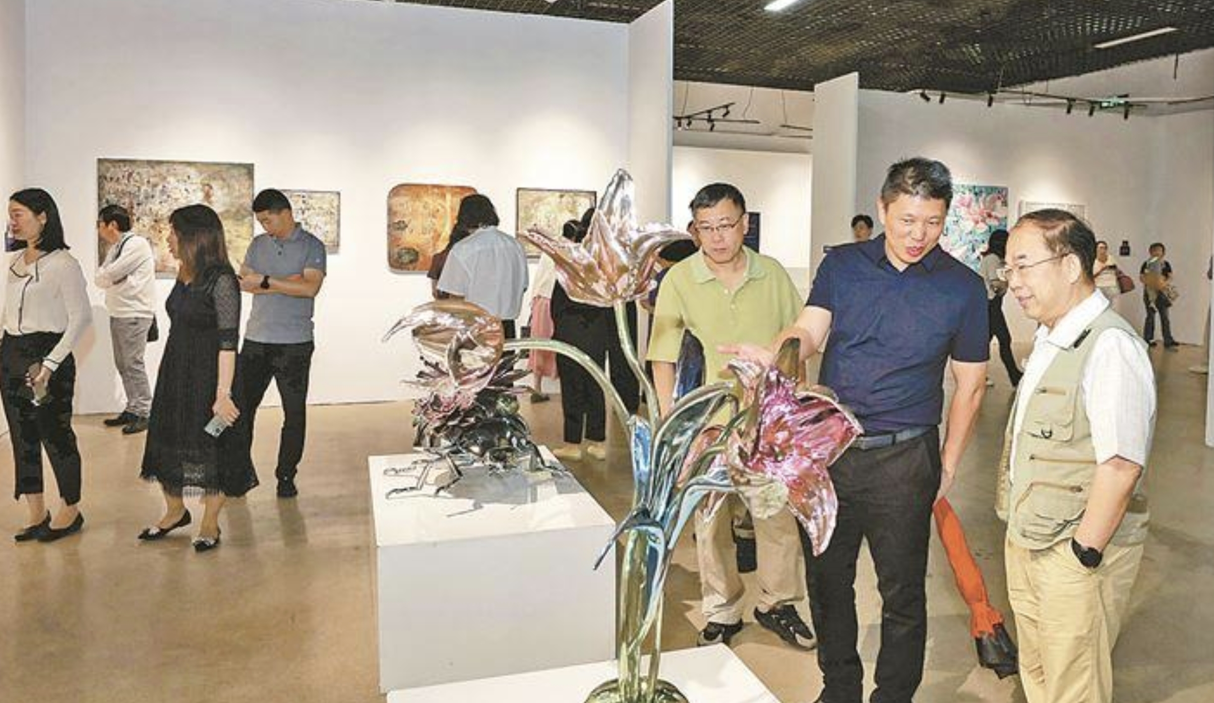 首屆「橋連兩岸·藝術共融」（廈門）作品展昨在廈門翔安開幕