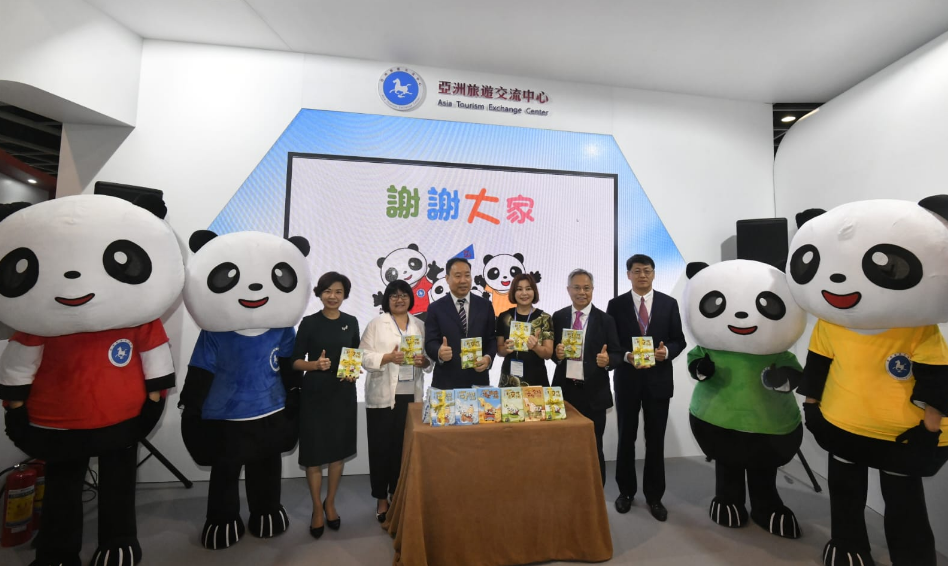 香港國際旅遊展開幕 「熊貓一家」帶你遊祖國系列圖書展會首發