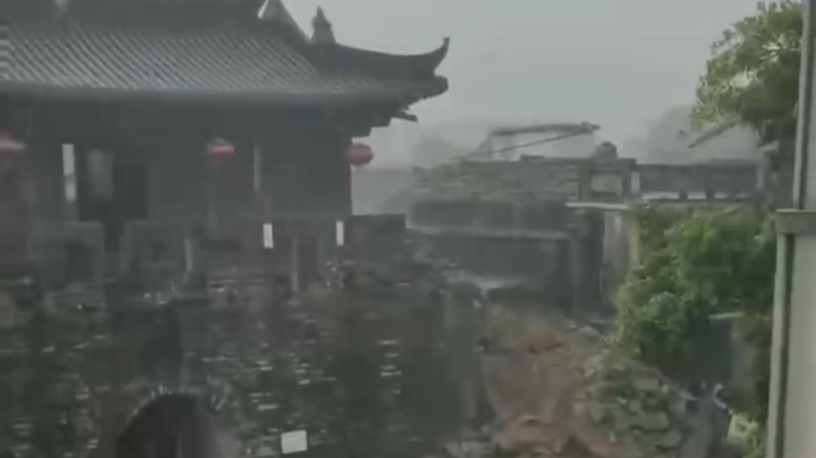 深圳大鵬所城南門城牆因暴雨發生局部坍塌 景區暫時關閉