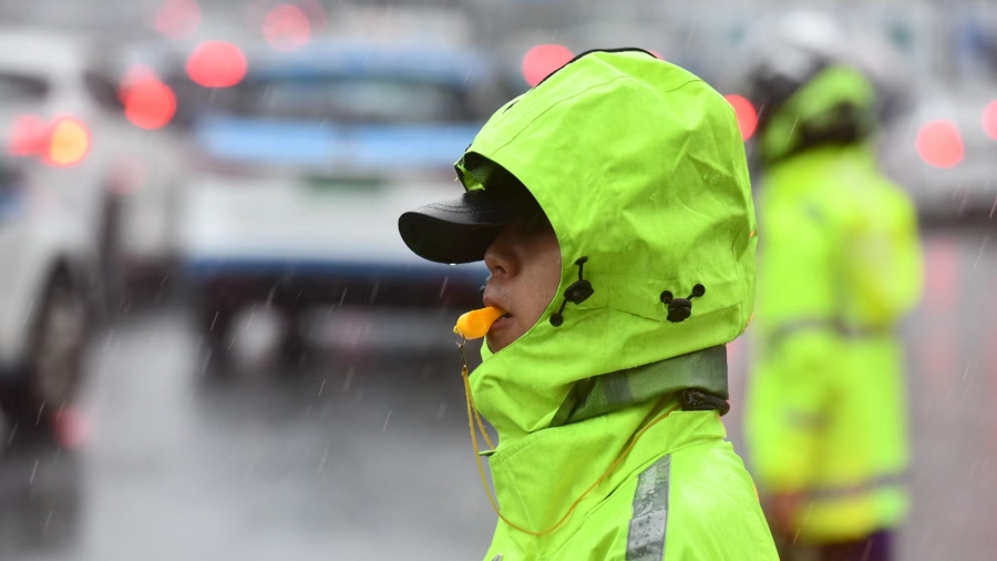 深圳進入暴雨緊急防禦狀態 部分區域發布紅色預警