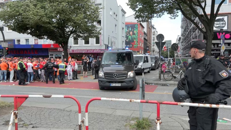 男子帶斧頭闖歐國盃荷蘭球迷區 遭警開槍制服