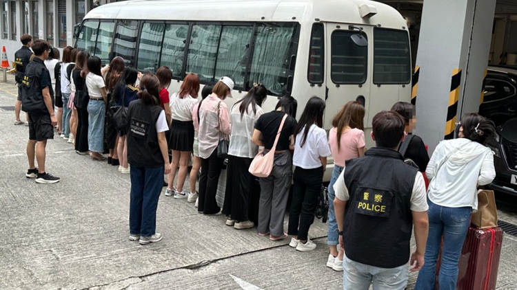 警方聯同入境處荃灣掃黃 拘捕20名女子