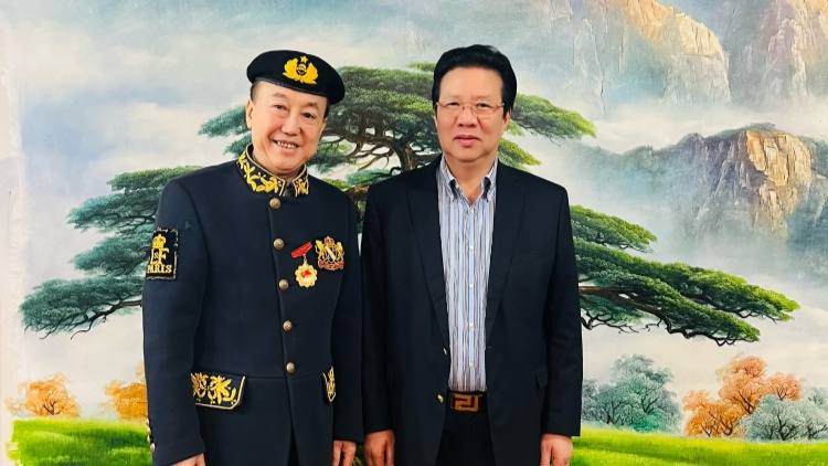 中國好，世界會更好——訪香港華僑華人總商會榮譽會長 施乃康
