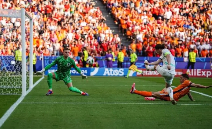 歐錦賽：荷蘭「世界級」防線崩盤 奧地利頭名晉級 