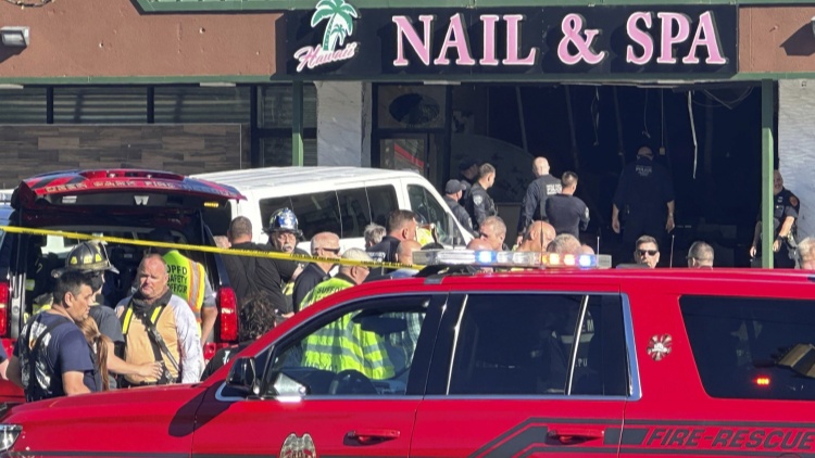 美國一輛汽車衝入美甲店致4死9傷