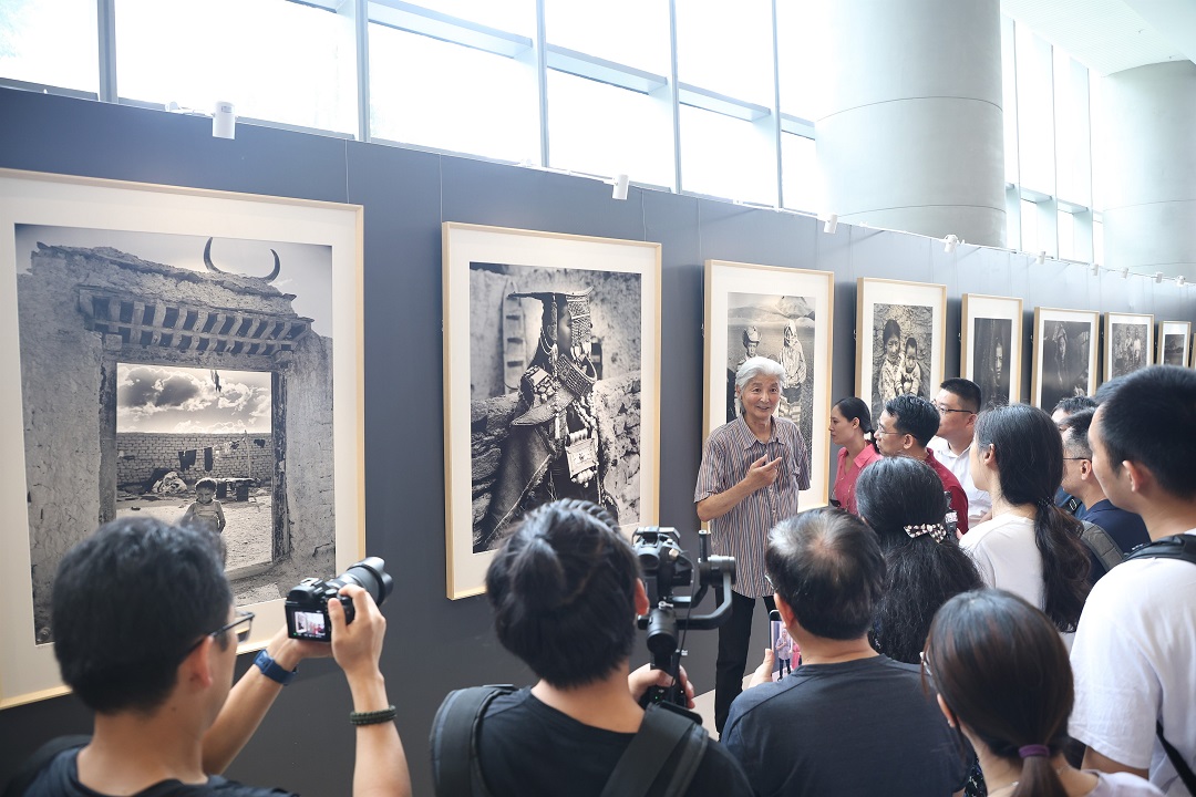 薛華克大畫幅銀鹽攝影作品展在香港城市大學（東莞）展出