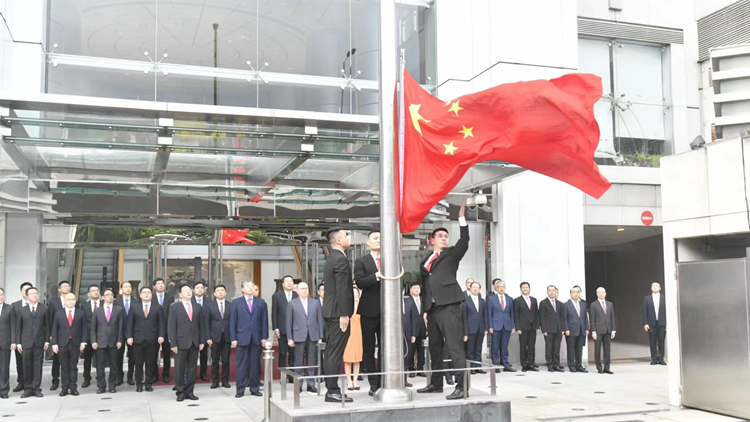 中聯辦舉行升國旗儀式 慶祝香港回歸祖國27周年