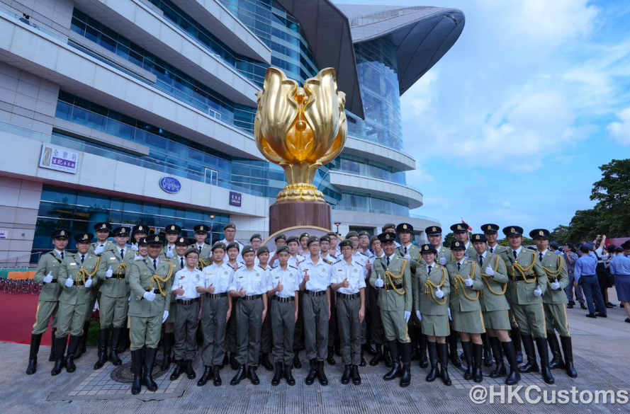 慶祝香港特區成立27周年 海關儀仗隊及青年領袖團參與升旗儀式