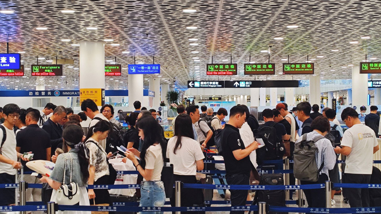 暑運以來深圳機場口岸出入境人員同比增長60%
