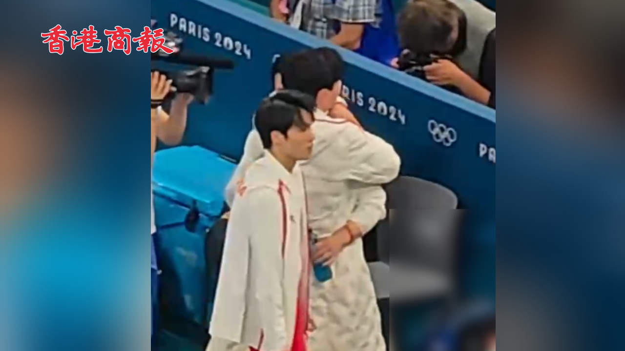 有片丨中國體操男團摘銀 蘇煒德兩次掉槓失誤賽後道歉