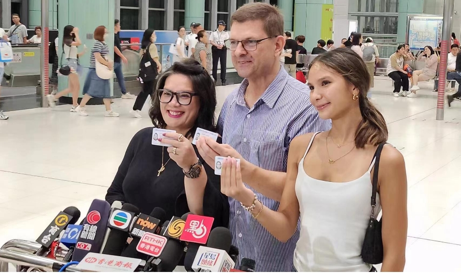 外籍港澳永居內地通行證申請人首次使用自助通道過關 大讚流程方便