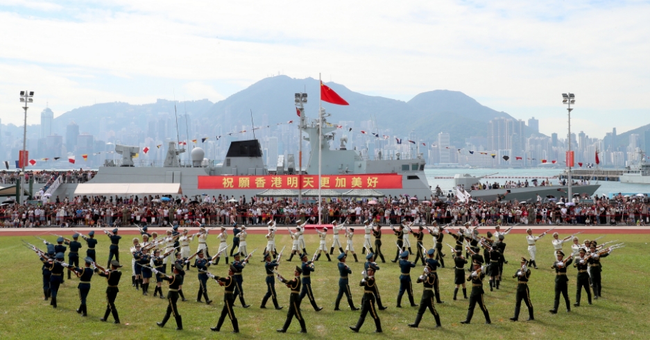 國慶75周年丨駐港部隊辦軍營開放活動 數萬市民同賀國慶