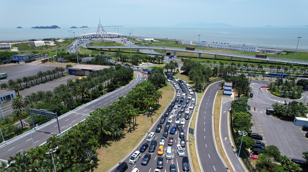 國慶假期港珠澳大橋珠海公路口岸客流超63萬人次