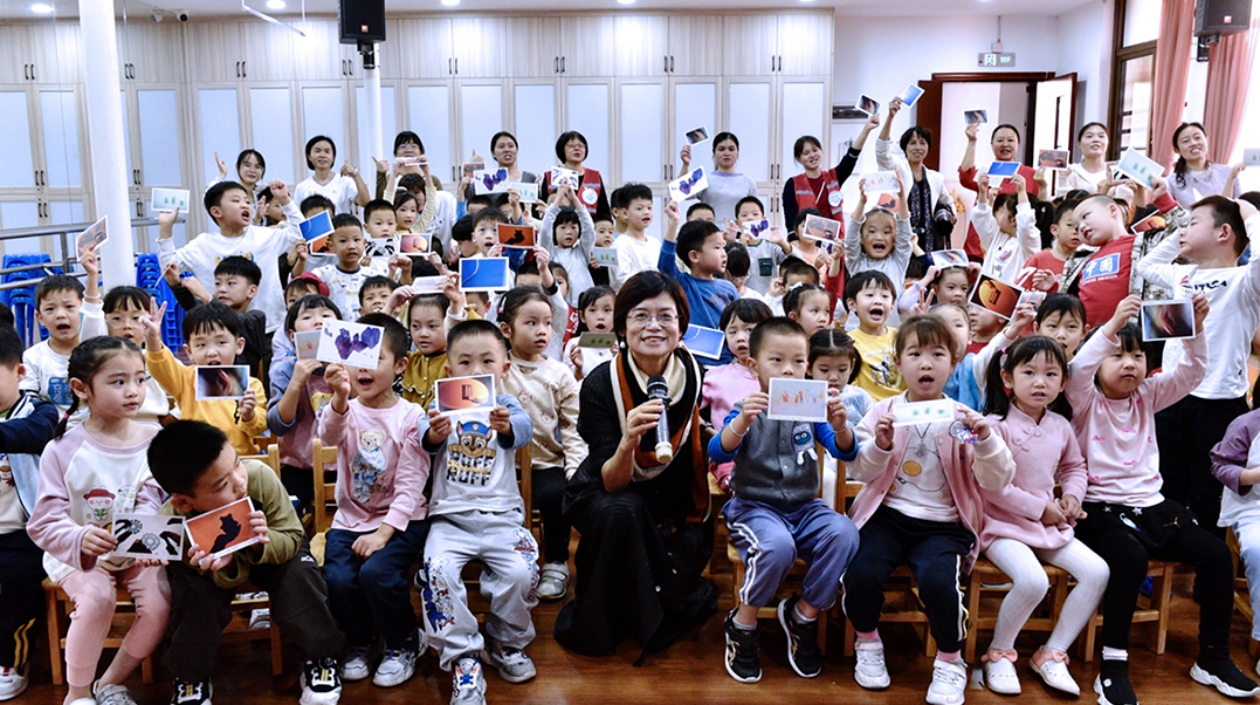 國際志願者日 珠海「快門無聲校園公益行」走進幼兒園