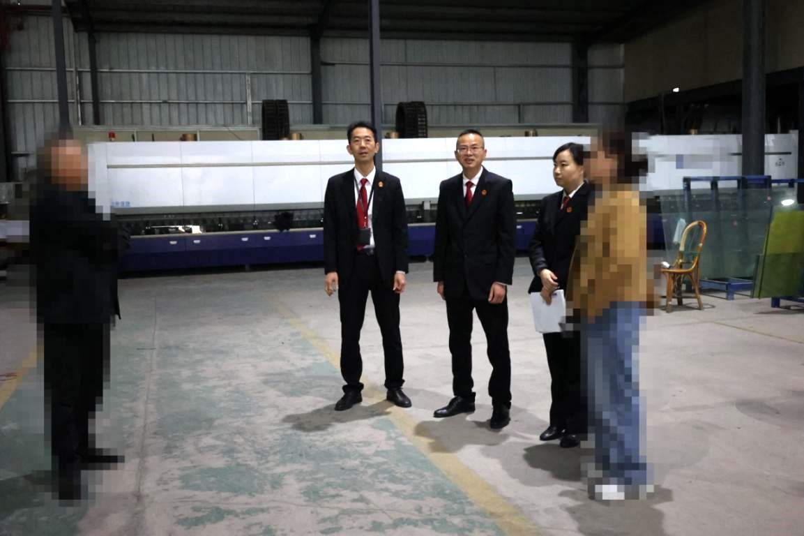 1面錦旗 77人的期盼——武江法院集中發放工人工資204萬元