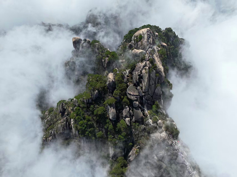 有片 | 首次實施線上預約機制  黃山天都峰恢復開放
