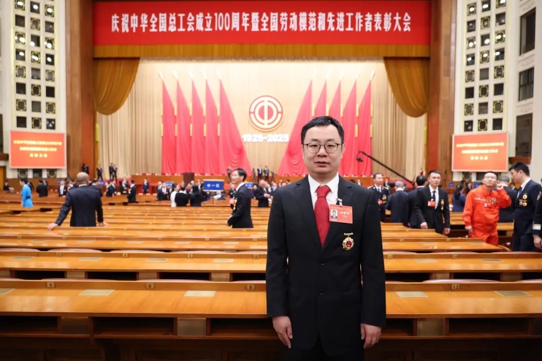 深圳大學朱建波榮獲「全國先進工作者」稱號