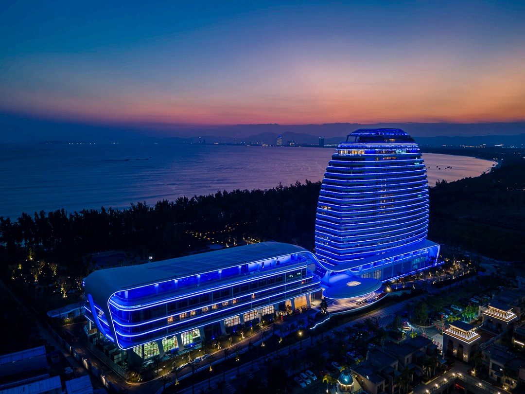 一輪明月共潮生三正集團以「月」為媒打造濱海家庭親子高端度假酒店