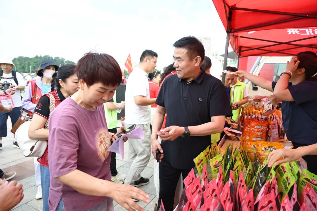 情系學子 護航高考 雙匯助力漯河「愛心送考」活動