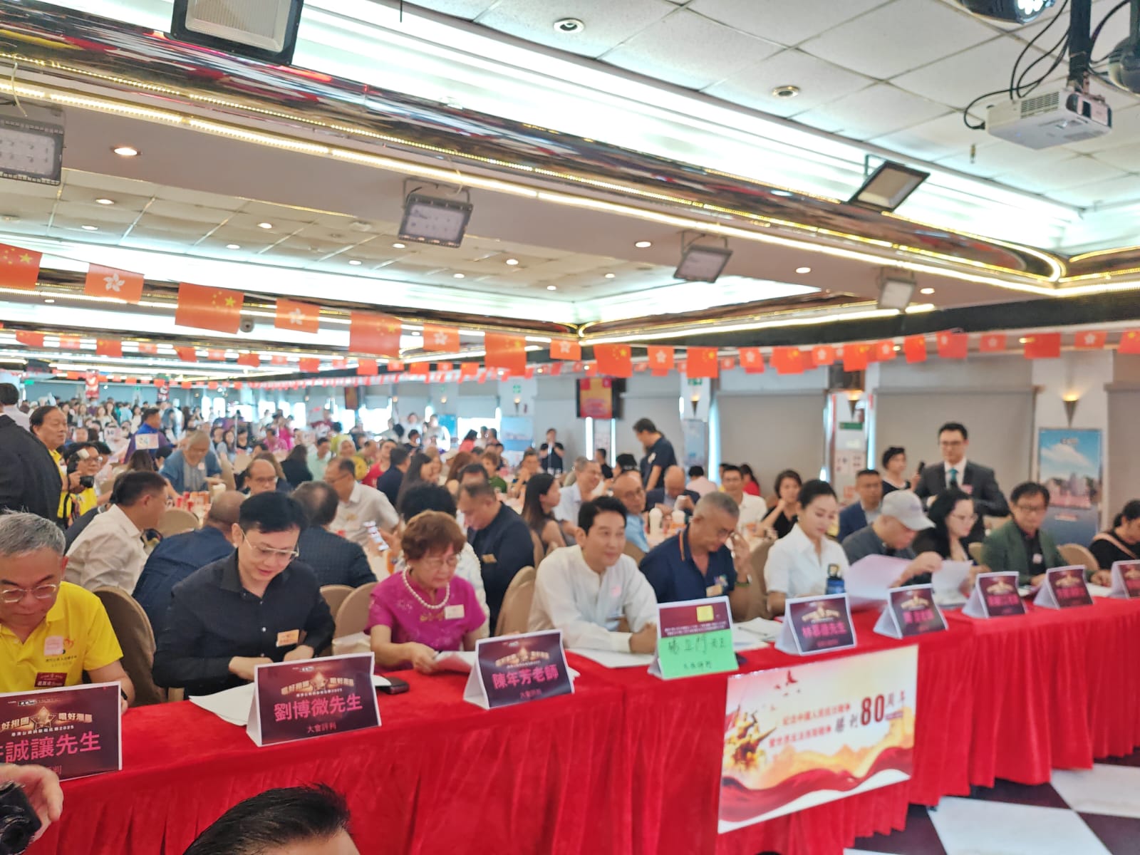 首屆港澳公務員歌唱比賽成功舉行紀念抗戰勝利