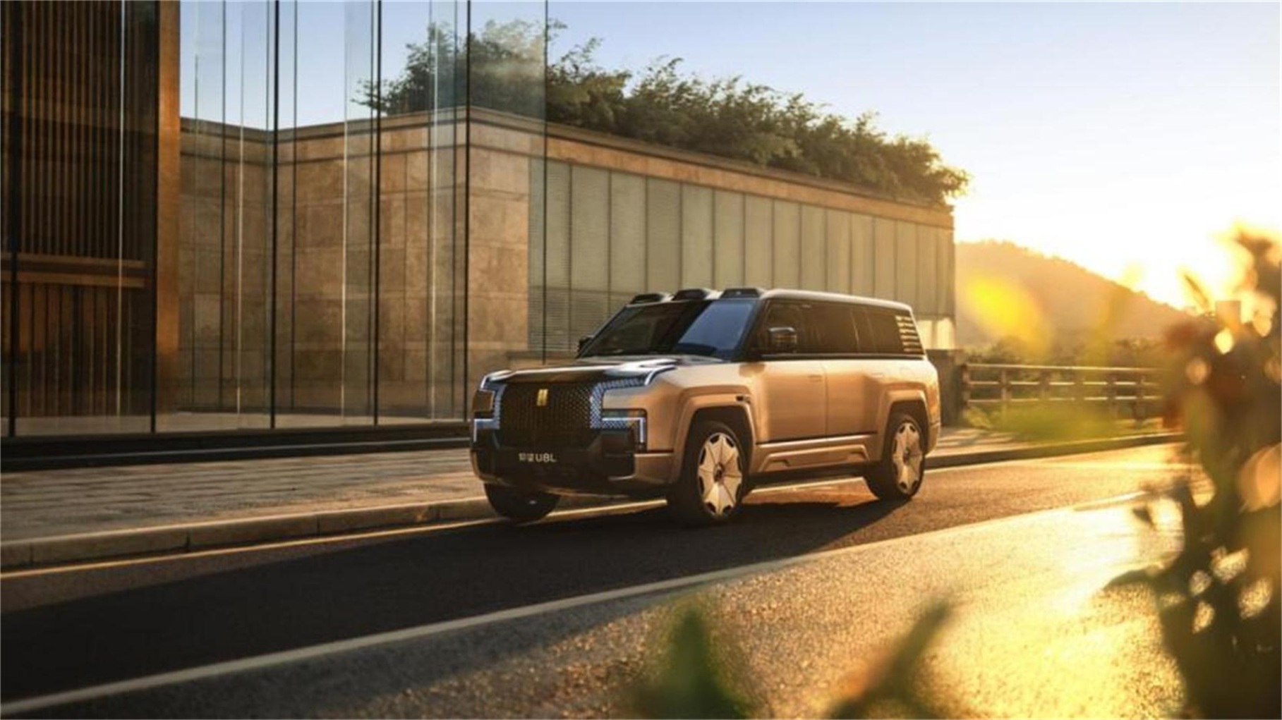 仰望U8L鼎世版上市，以鼎級安全重構行政豪華SUV新標杆