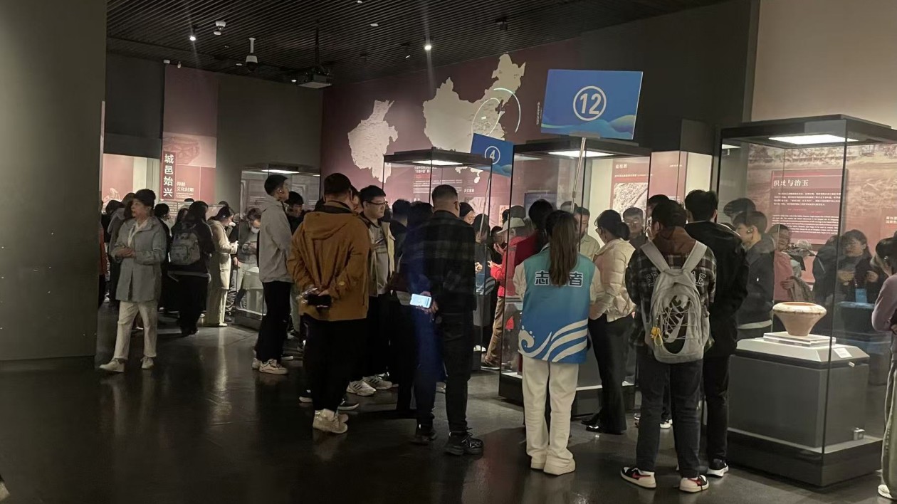 有片丨世界市長對話·鄭州：中外嘉賓打卡河南博物院 感受中原文化的深厚底蘊