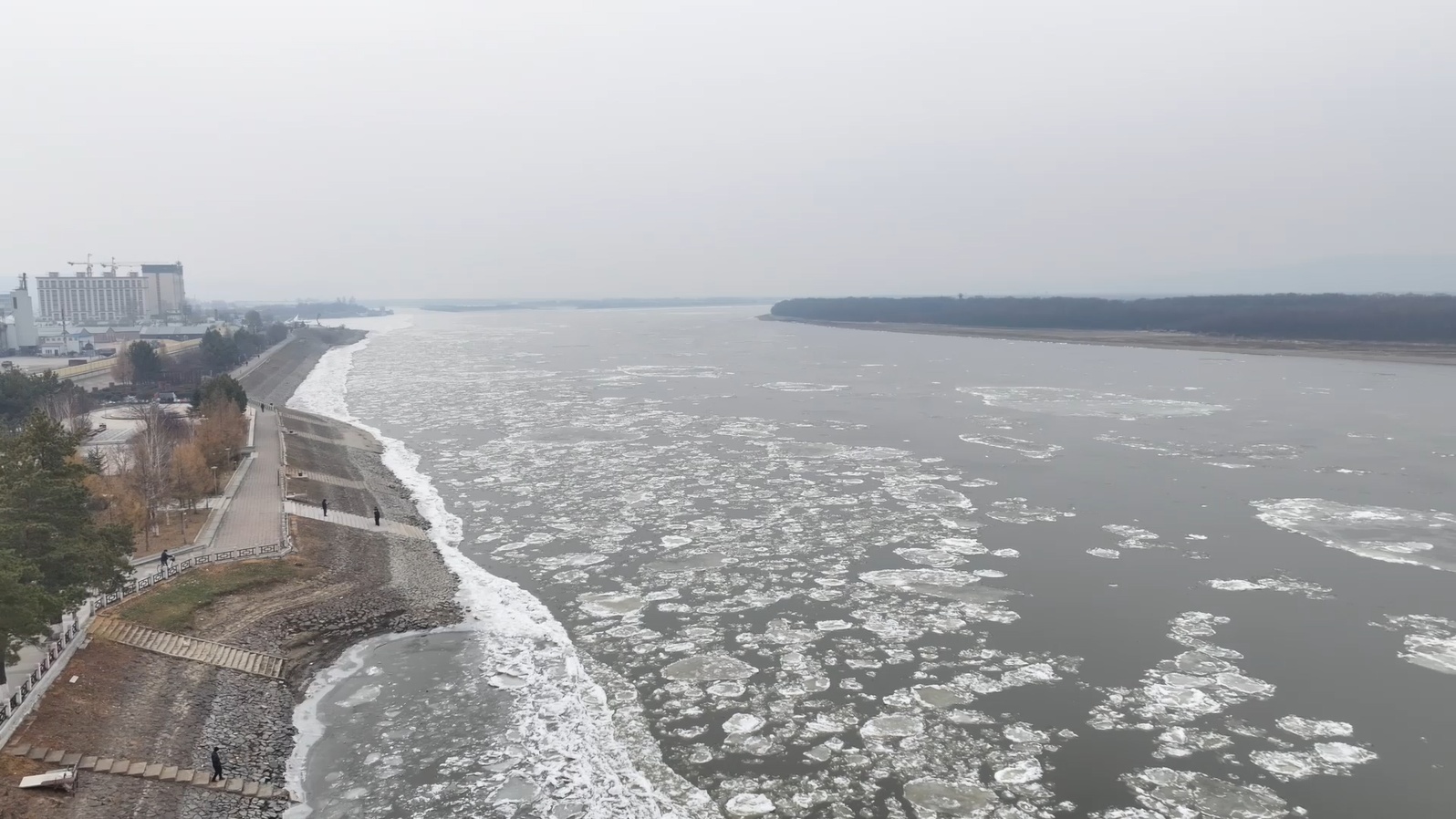 中俄界江黑龍江呼瑪段進入流冰期 冬日奇觀引客來