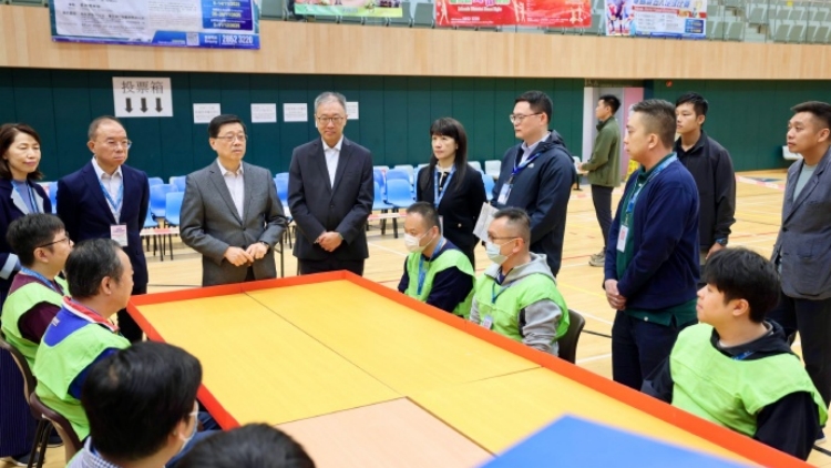 行政長官李家超視察立法會換屆選舉投票站
