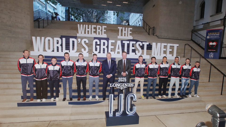 有片｜IJC明晚谷草上演 12位參賽騎師雲集大館為賽事造勢