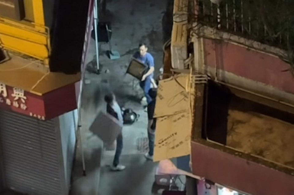 有片〡3男長沙灣街頭混戰 警方拘捕兩名涉案人士