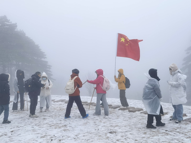 「仙姿」迎客  冬韻黃山正式「上映」