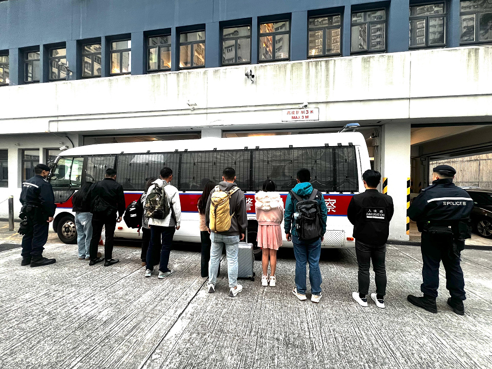 警方入境處反黑工掃黃行動 拘捕19名男女