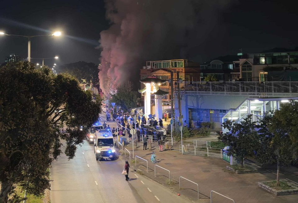 有片 〡屯門泥圍車房火警 50人疏散無人傷