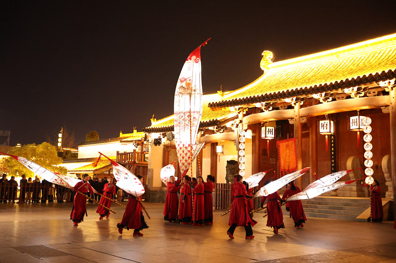 皖歙縣：非遺民俗舞出「徽州浪漫」