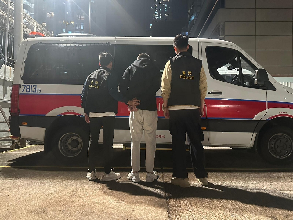 警方深水埗反毒品行動 拘26歲毒品拆家