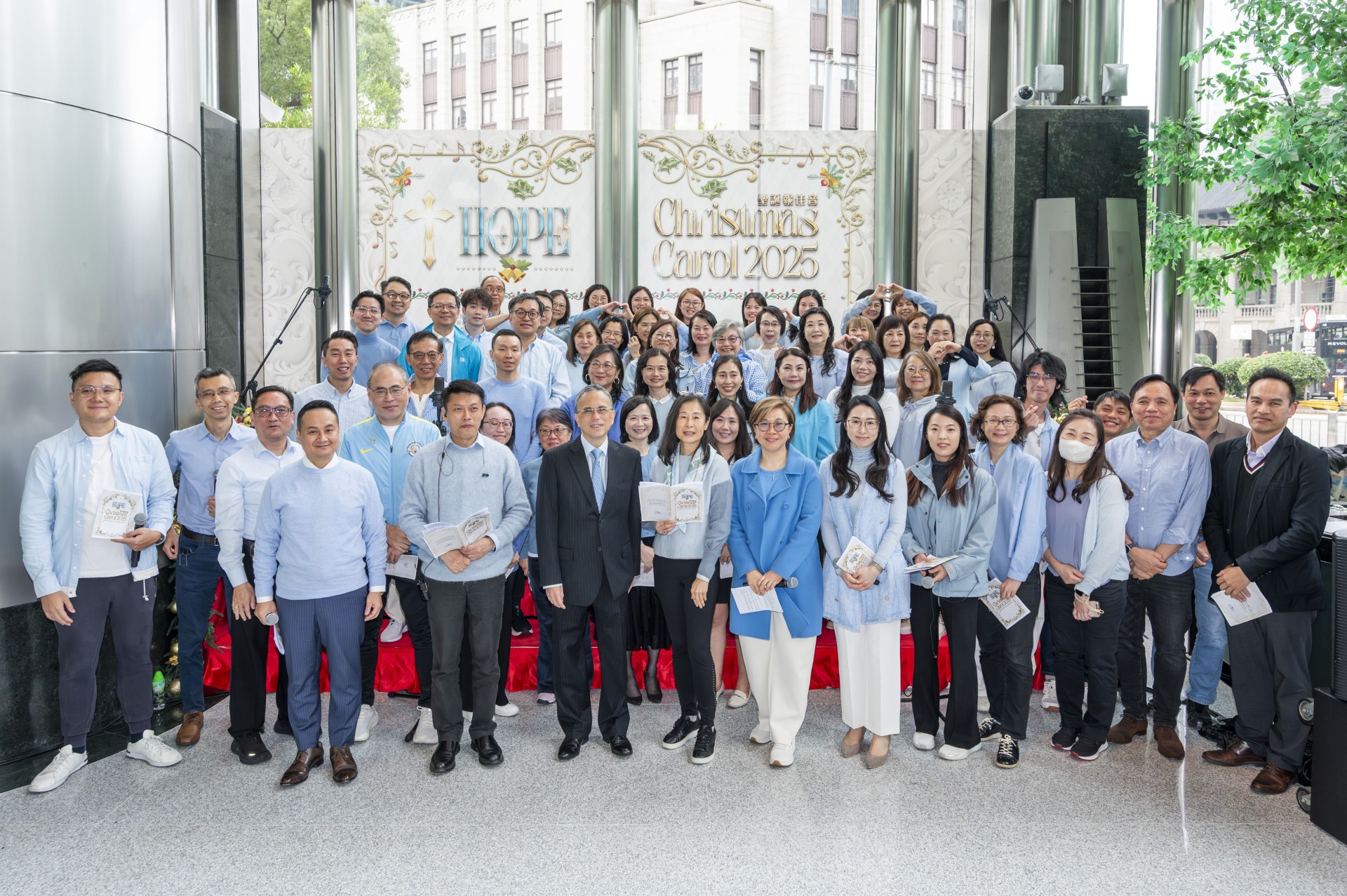 聖誕將至 │ 長江中心連續12年聖誕報佳音 李澤鉅中途加入合唱