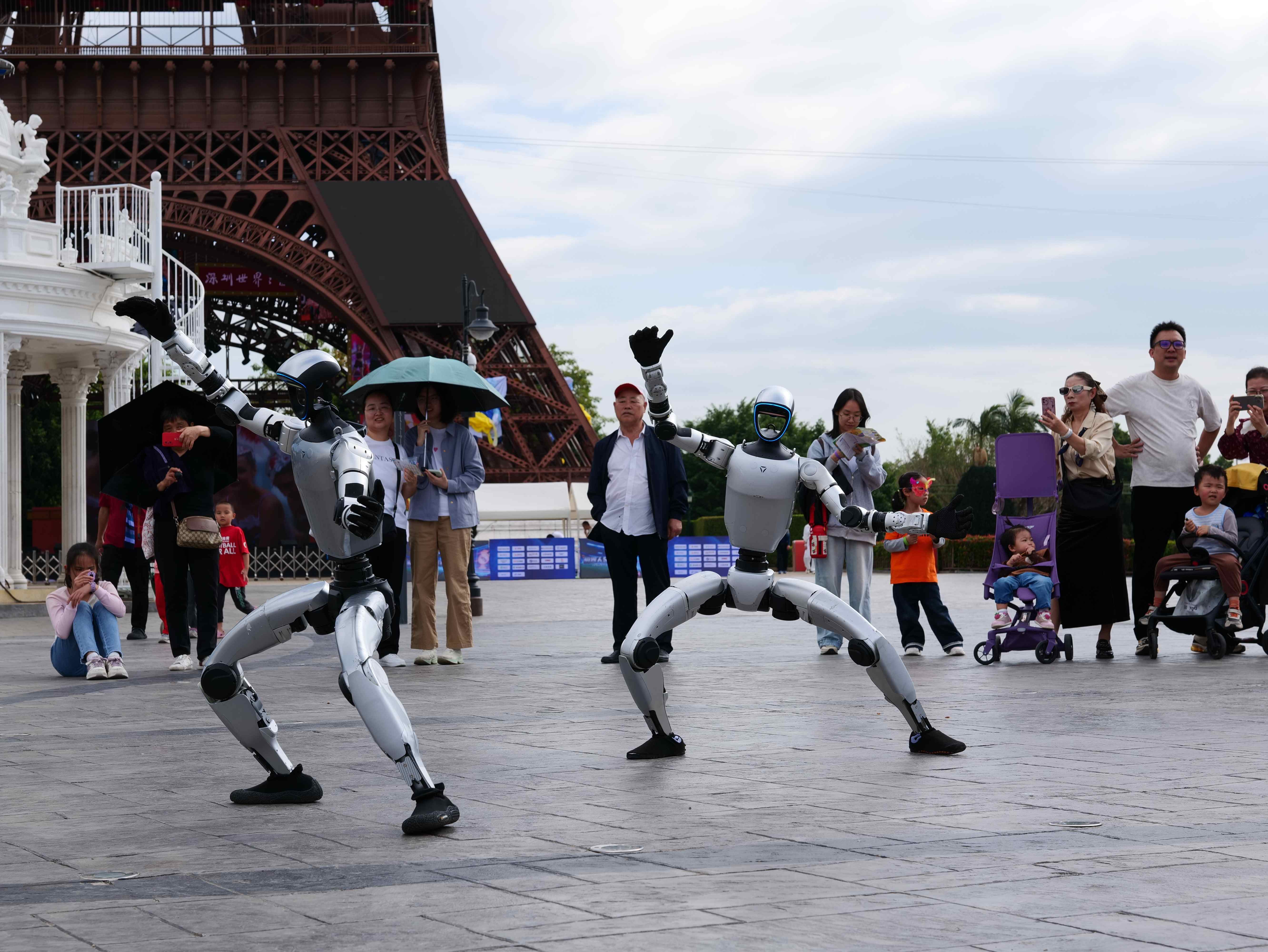 100+機器人在此集結！全國首個文旅機器人潮玩節深圳開幕