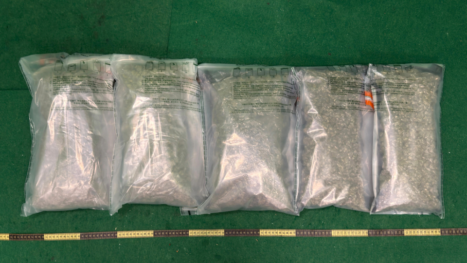 海關在機場檢獲約100萬元懷疑大麻花 