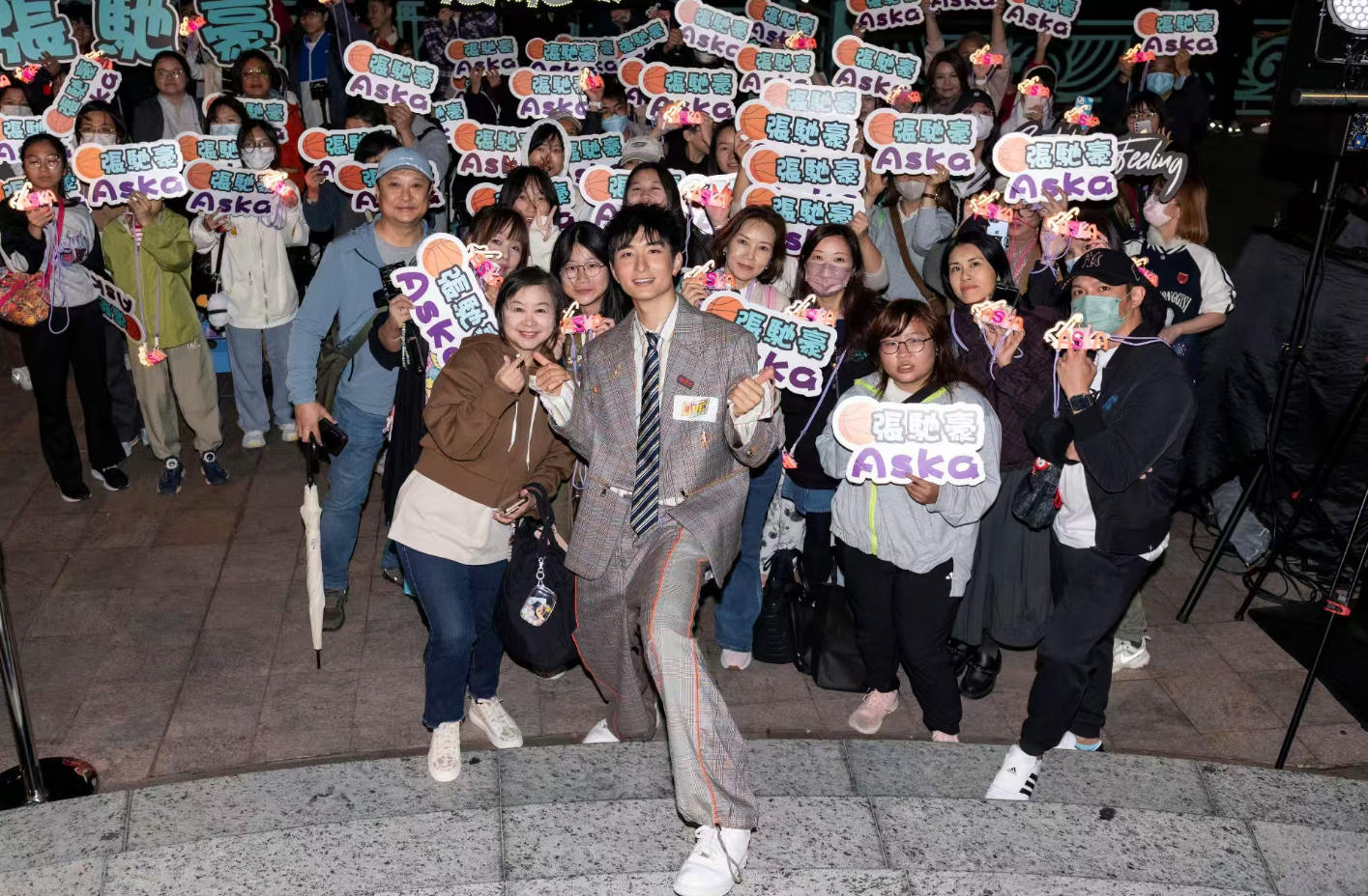 《新城·樂動區區Busking》 張馳豪自彈自唱全場High爆 黎展峯雨中送傘暖透歌迷心林芊瑩短裙上陣