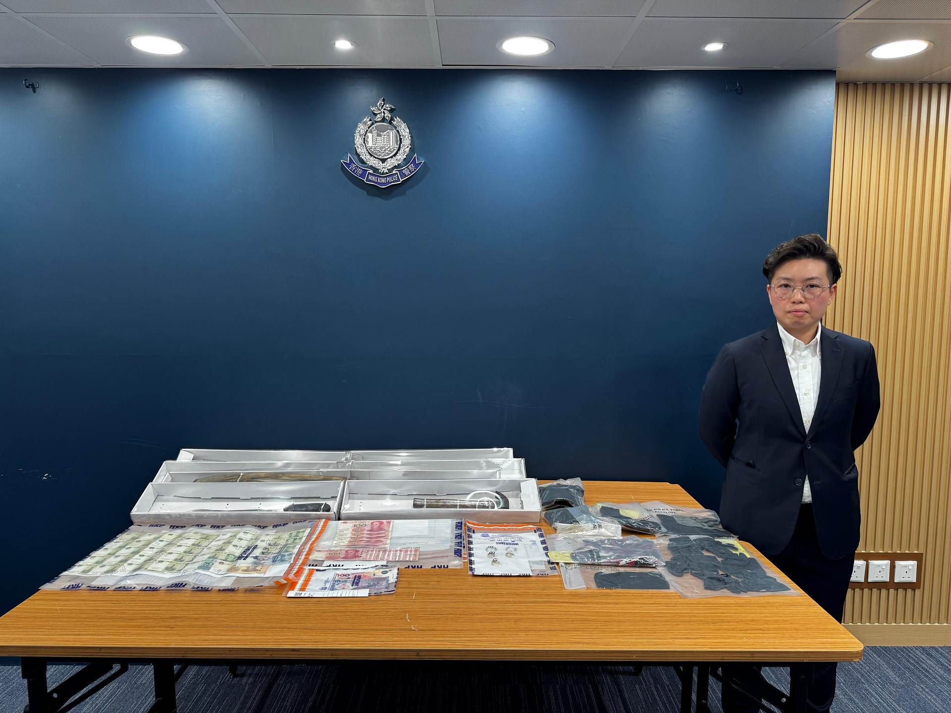 元朗八鄉攜牛肉刀鐵鎚爆竊 警拘7男涉嚴重入屋犯法罪