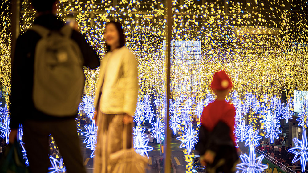 聖誕假期次日 截至晚上9時 近99萬人次出入境 港人出境佔42萬