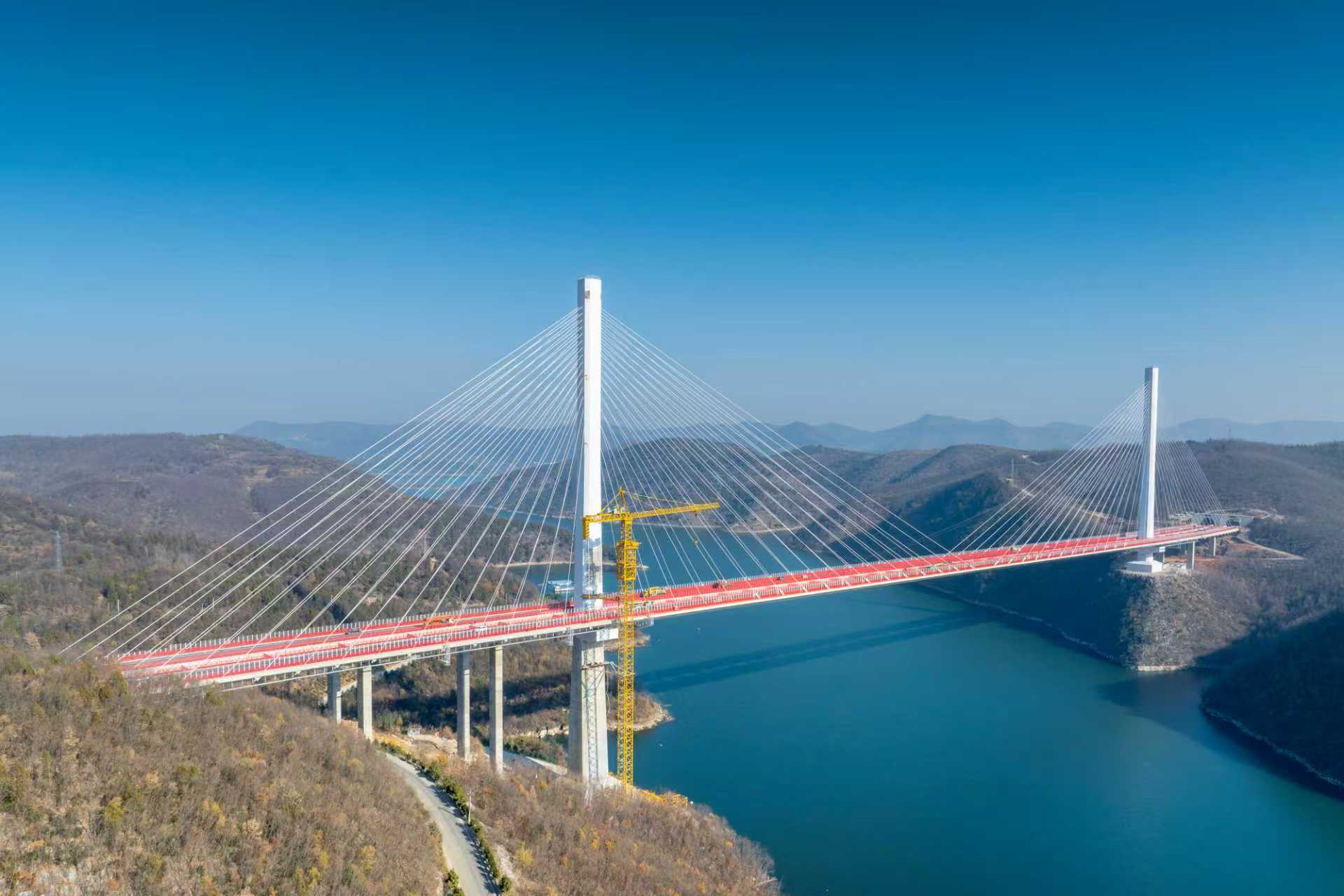 在漢央企承建澠淅高速淅川至豫鄂省界段建成通車