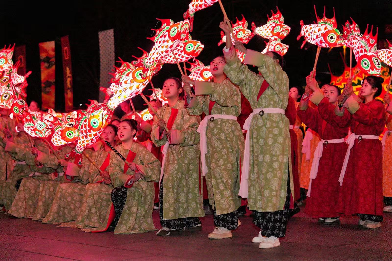 有片 | 黃山歙縣：一襲漢服承古韻  一盞魚燈載鄉愁